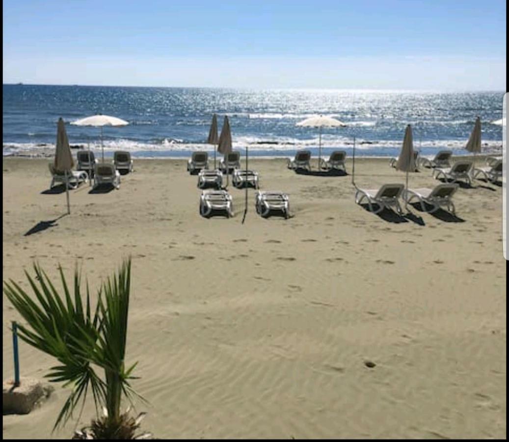 Bettys 1Br Seafront Apt Larnaca Exterior foto