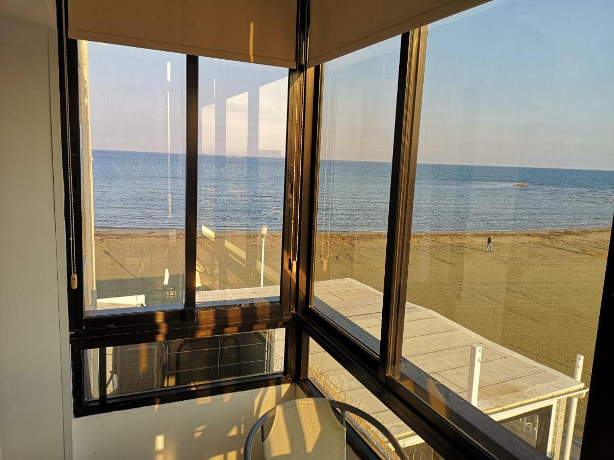 Bettys 1Br Seafront Apt Larnaca Exterior foto