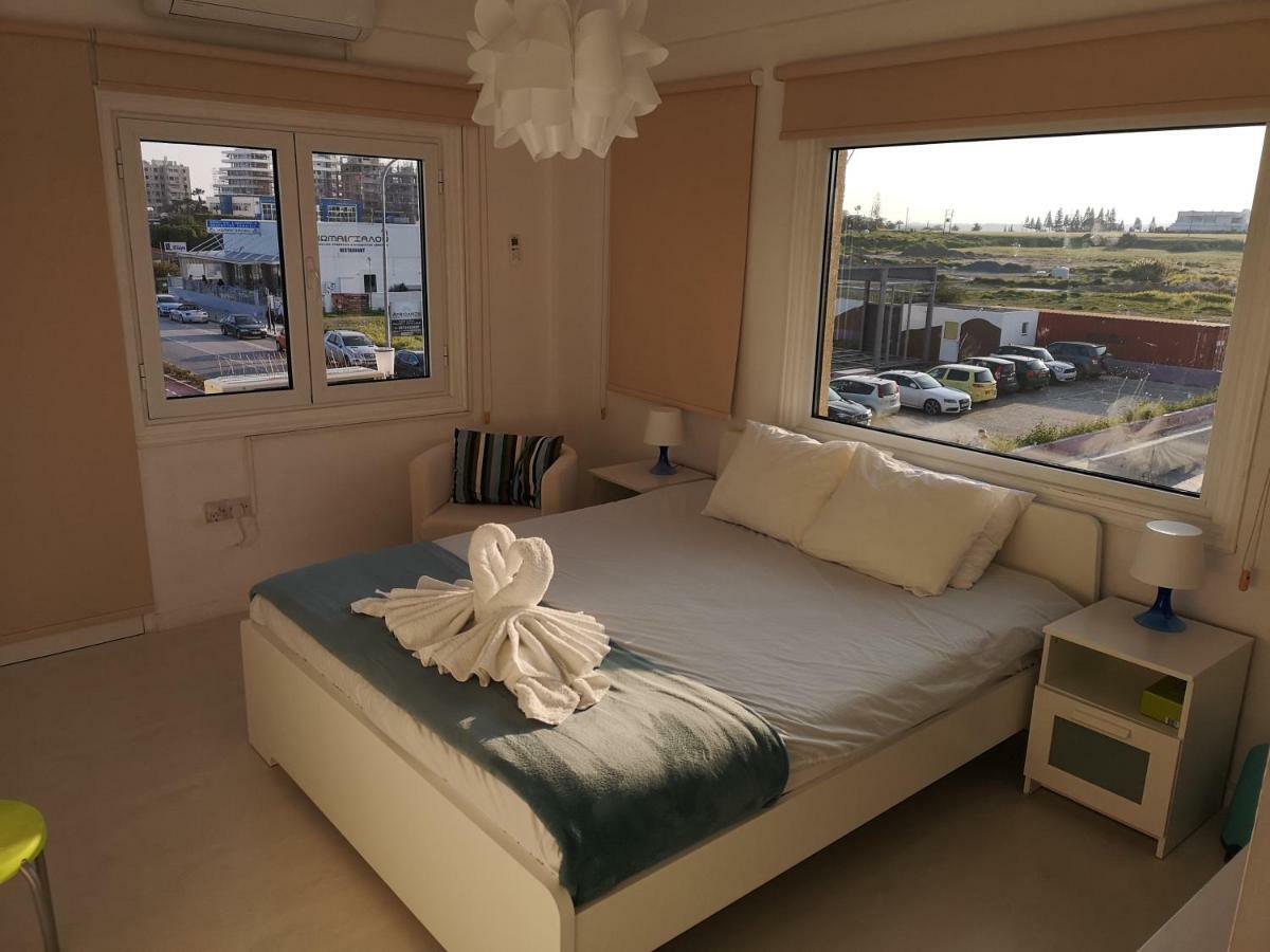 Bettys 1Br Seafront Apt Larnaca Exterior foto