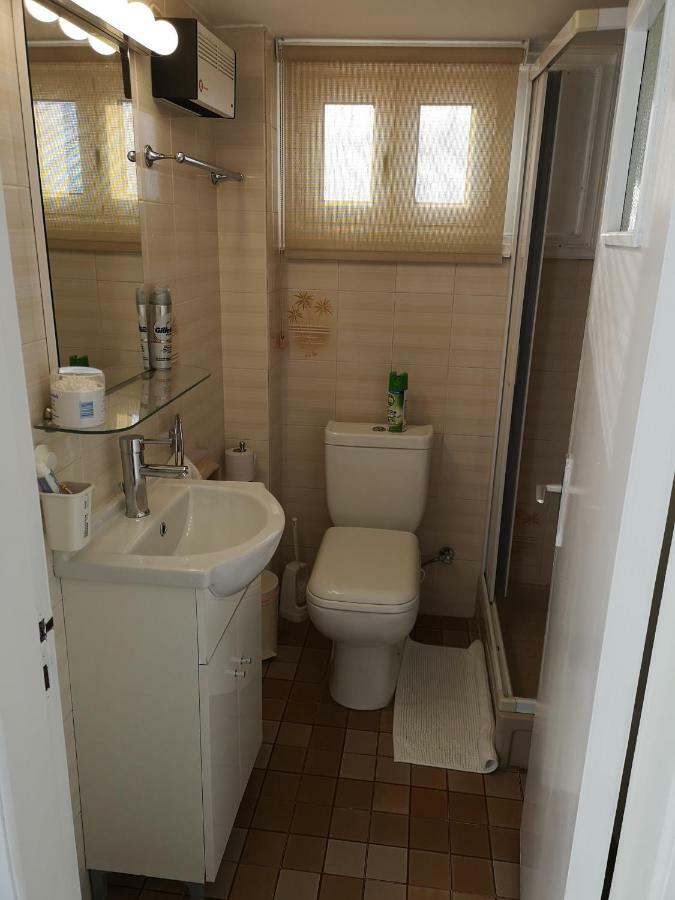 Bettys 1Br Seafront Apt Larnaca Exterior foto