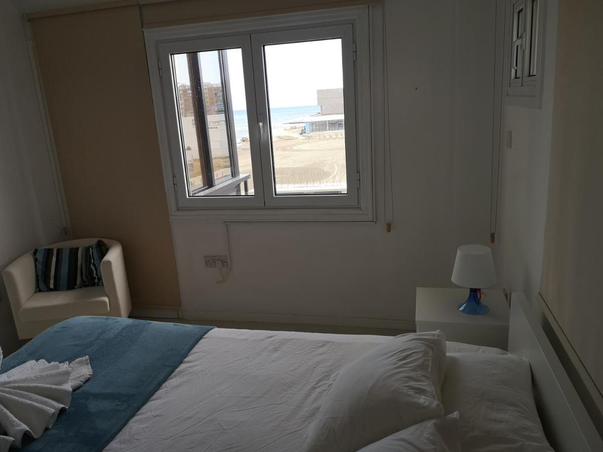 Bettys 1Br Seafront Apt Larnaca Exterior foto